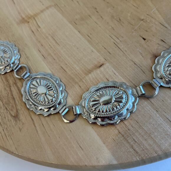 Western Vintage 90s Silver Concho Chain Link Belt Size Medium - Picture 9 of 10